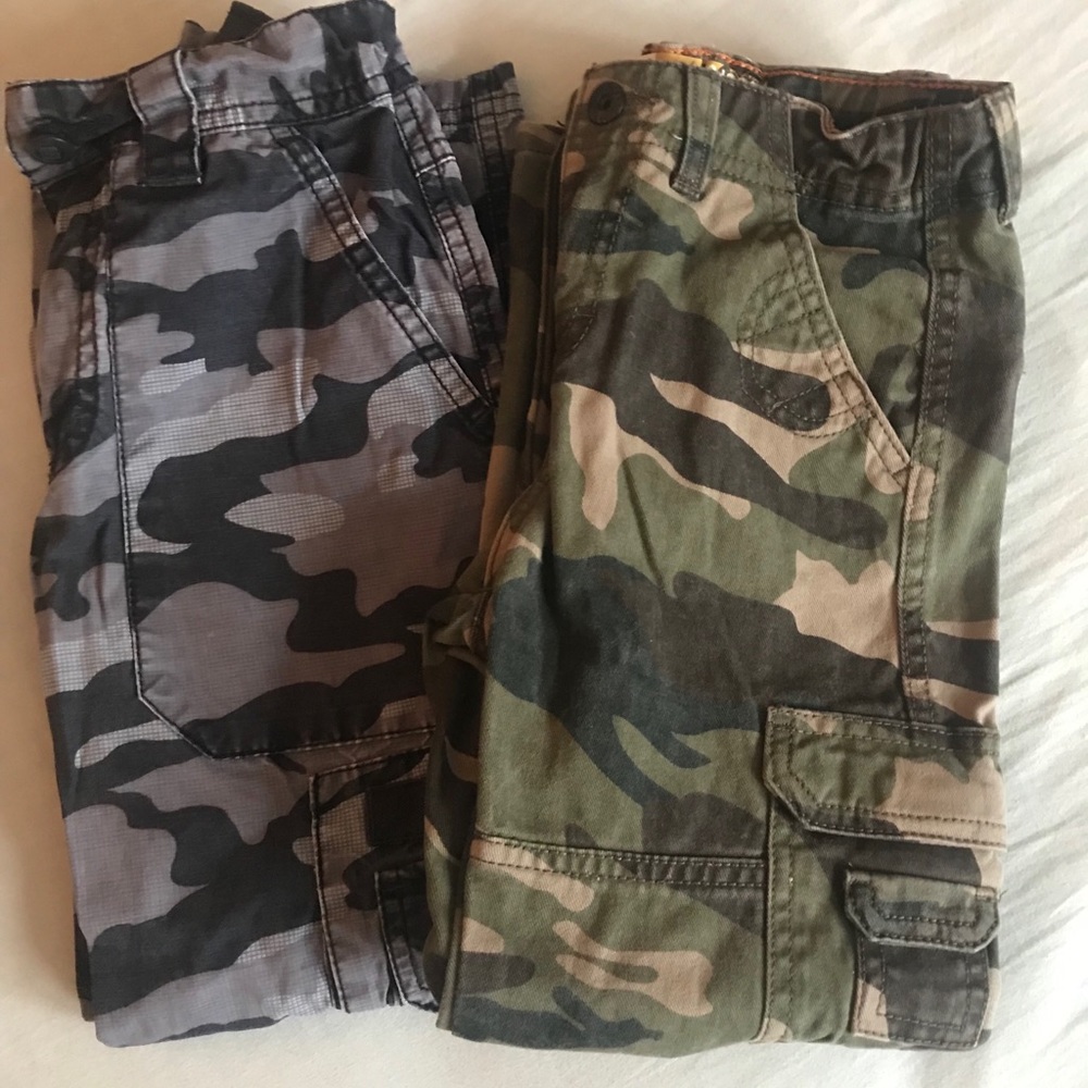 Boys 2Pc. Camo cargo pants size 6